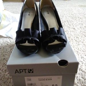 Woman's open toed pumps